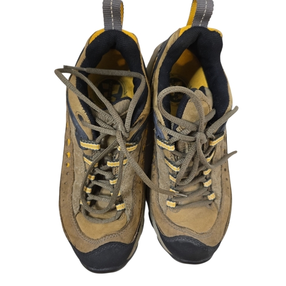 Merrell Brown and Black Hiking Shoes with Rugged Outsole Size 6 - Picture 5 of 6